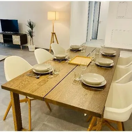 Apartment Spacious Two Bedrooms With Terrace&parking