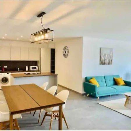 Spacious Two Bedrooms With Terrace&parking Appartement *